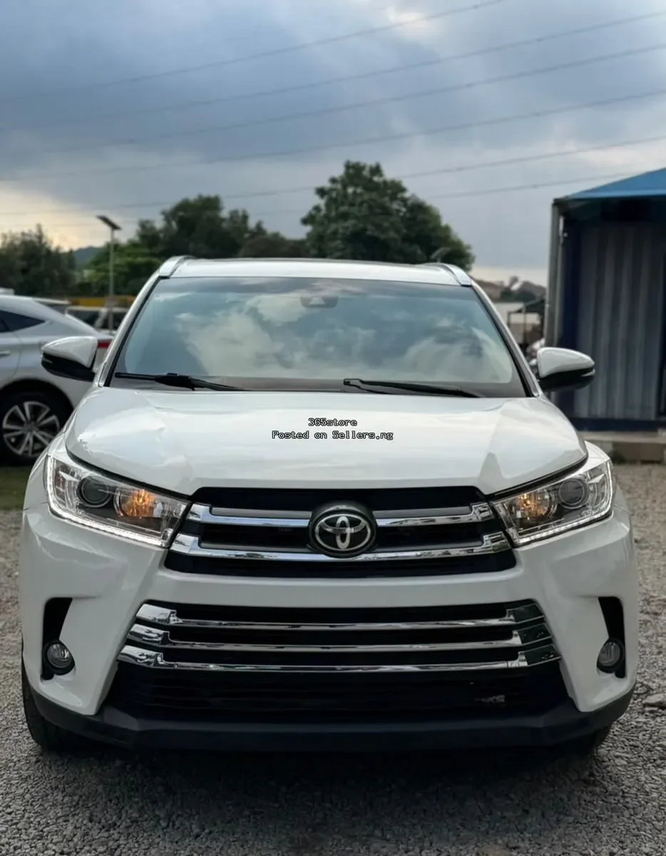 2017 TOYOTA HIGHLANDER XLE - ₦28,000,000 in Abuja | SellersDotNG